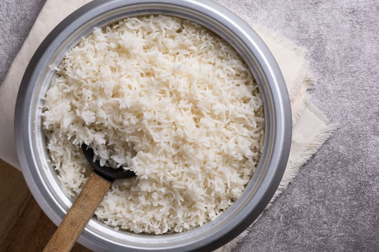 El arroz blanco se utiliza en la mayoría de los platos de Sri Lanka
