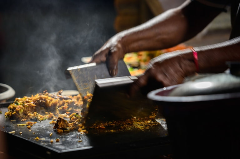 Proceso de cocción de Kottu Roti