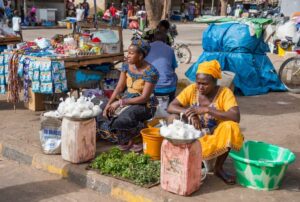 El mercado es una actividad de la excursión a Gambia